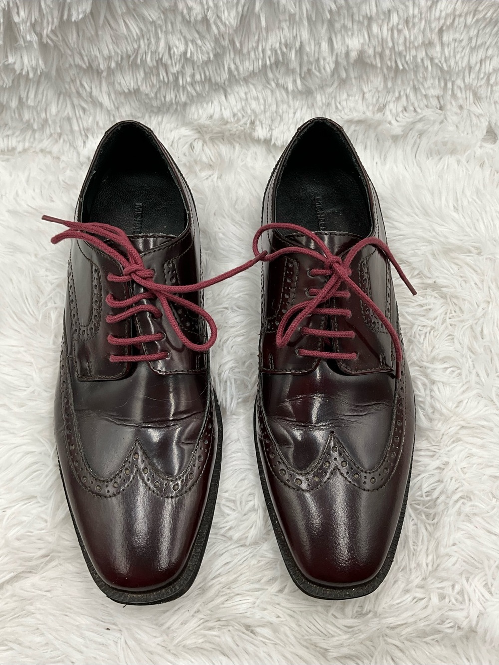 Michael Shannon Wayland Shoes Size 8.5 Burgundy Wingtip Oxfords w/ Maroon Laces
